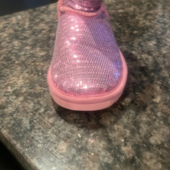 Little girls  pink sequined Uggs - Picture 5 of 7